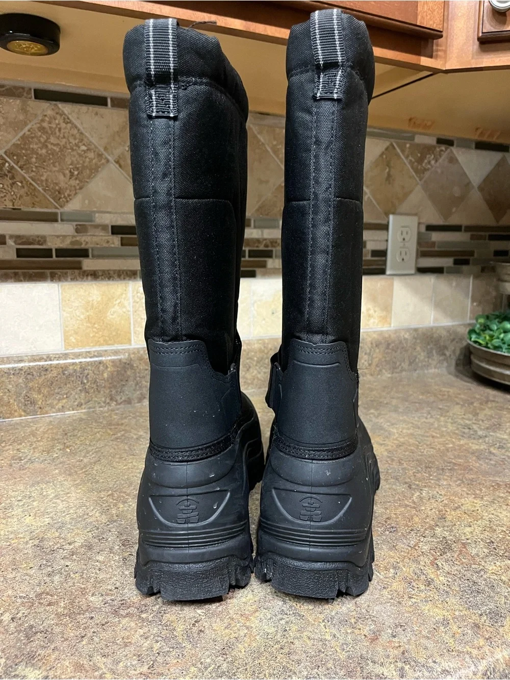NWOT Kamik Greenbay 4 Men’s 12 Black Waterproof Insulated Snow Boots WINTER SKI